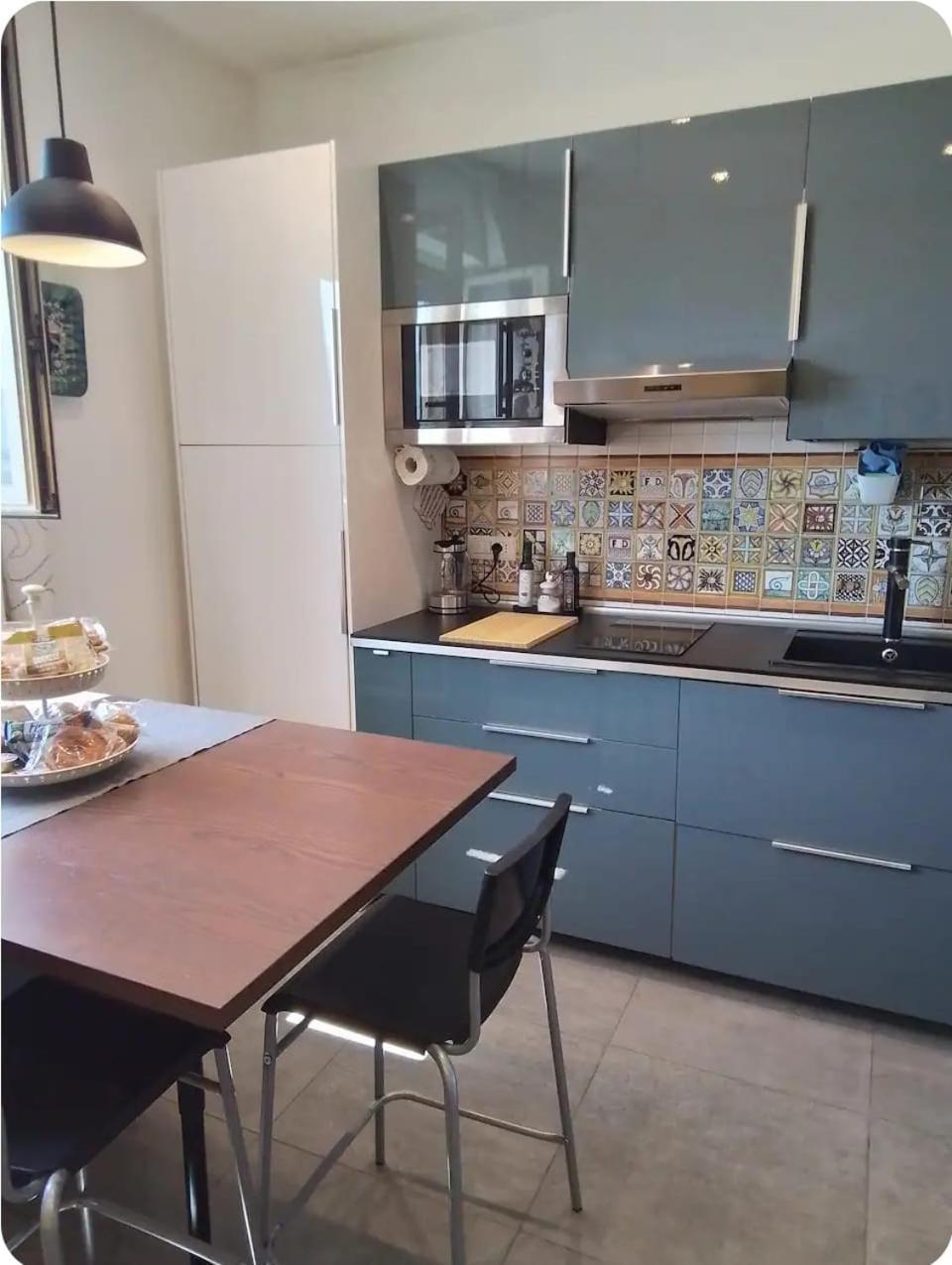 Urban Apartment *