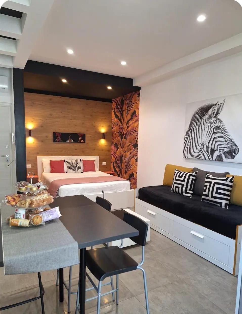 Urban Apartment *